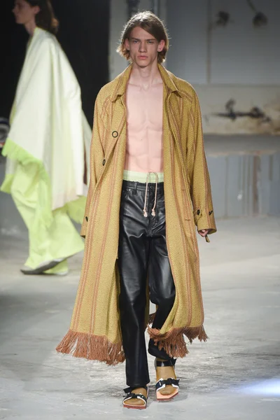 Look 8